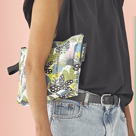 NWT Kollab Clutch Summer Leaves Bag - Picture 7 of 9